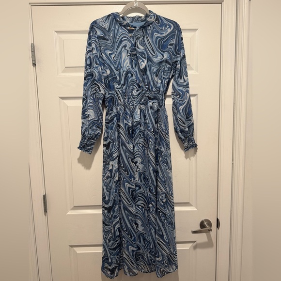 Dresses & Skirts - GROOVY Highneck Blue Dress